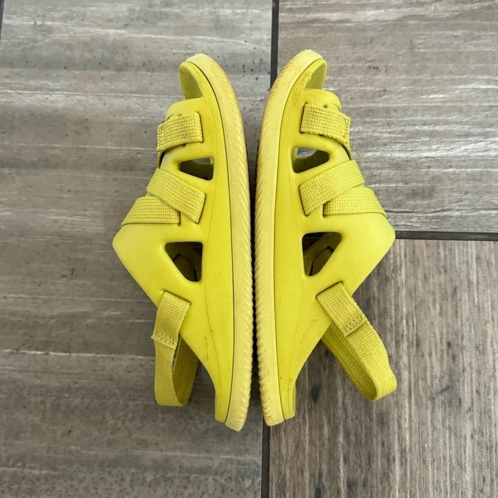 Chaco kids chills sport sandals size 2